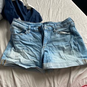 Blue rolled hem jean shorts